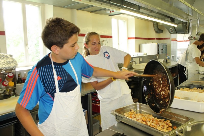 Village Camps International Summer Camp Leysin, Switzerland 2025-08-09 https://www.villagecamps.com/journals_admin/images/685-42-intlnightprep (9).jpg